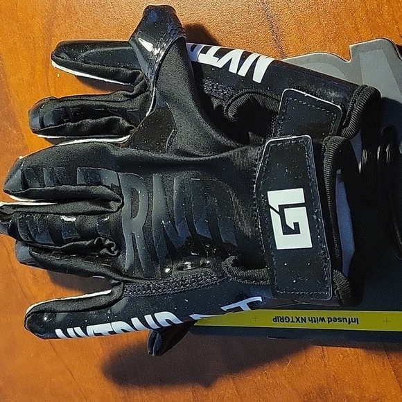 Black G1 Football Gloves NEW - Picture 11 of 14